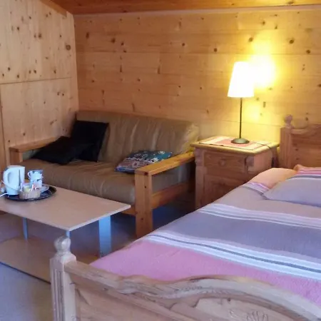 לינה וארוחת בוקר Chalet Ermina 3*